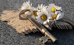 鍵と花束の画像