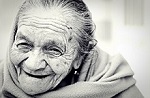 老婦人の顔の画像